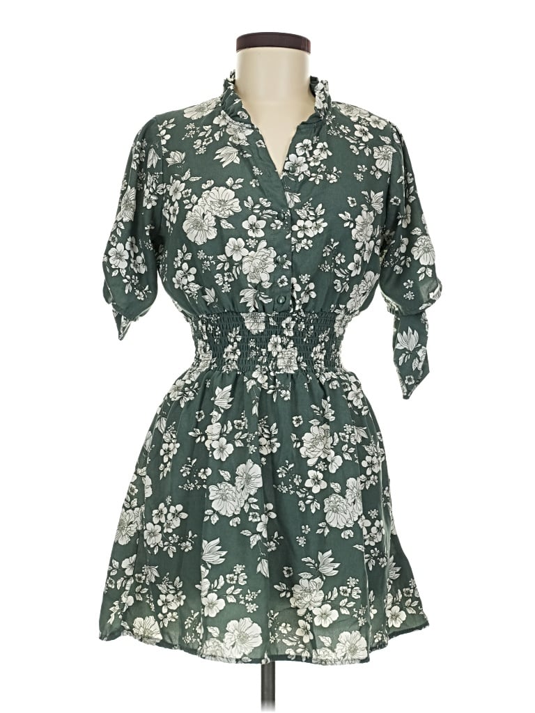 Pre-owned Justify Casual Dress In Green