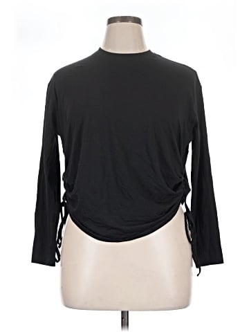 Lululemon Athletica 3/4 Sleeve T-Shirt (view 1)