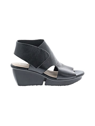 Naya Wedges (view 1)
