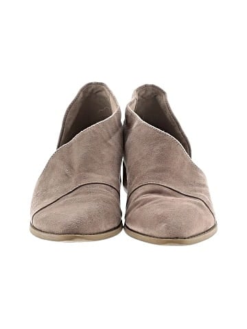 Universal Thread Flats (view 2)