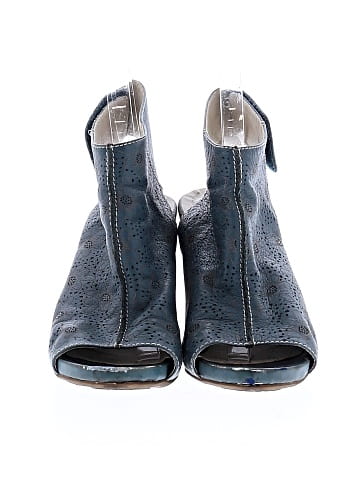 L'Artiste Heels (view 2)