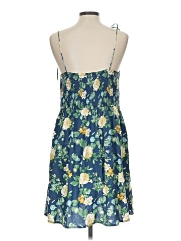 Old Navy Casual Dress (view 2)