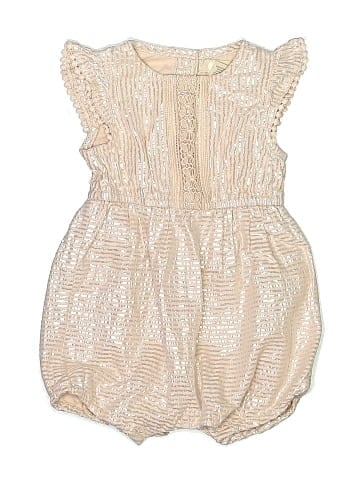 Peek... Short Sleeve Outfit (view 1)