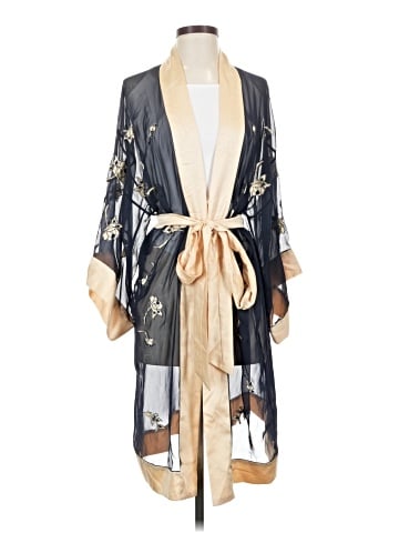 Natori Kimono (view 1)