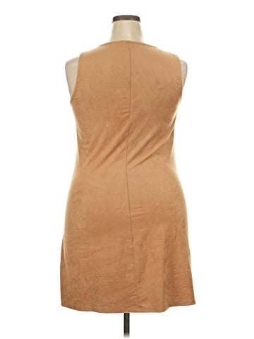 Fishbowl Clothing Casual Dress (view 2)