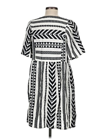 Old Navy Casual Dress (view 2)