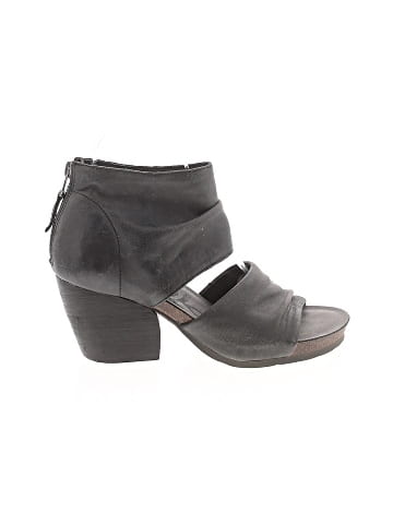 otBt Ankle Boots (view 1)