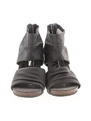 otBt Ankle Boots (view 2)