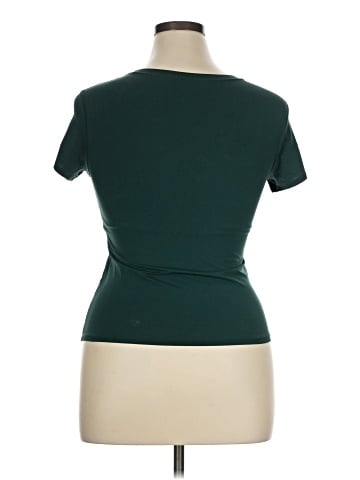 Uniqlo Short Sleeve T-Shirt (view 2)