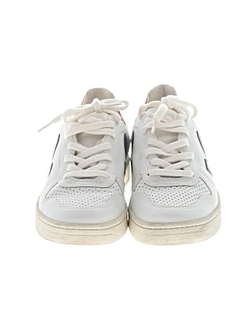 VEJA Sneakers (view 2)