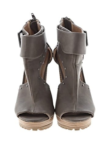 REPORT Heels (view 2)