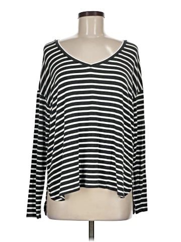 American Eagle Outfitters Long Sleeve T-Shirt (view 1)