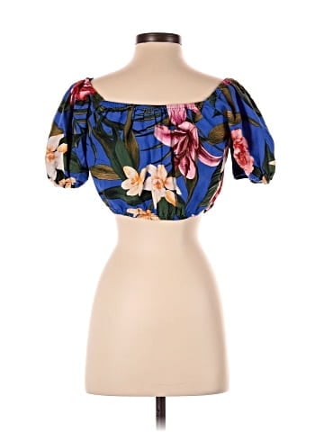 Cupcakes & Cashmere Short Sleeve Blouse (view 2)