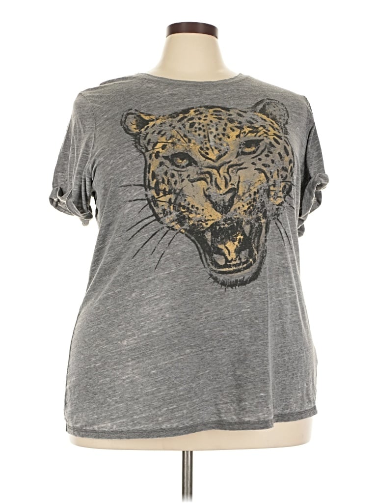 Pre-owned Torrid Short Sleeve T-shirt In Gray