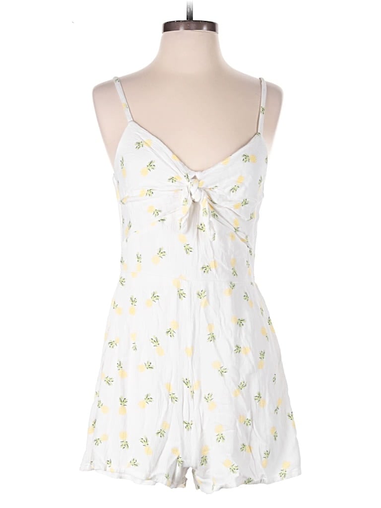 Pre-owned Charlotte Russe Romper In White