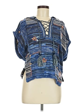 Pilcro Poncho (view 1)