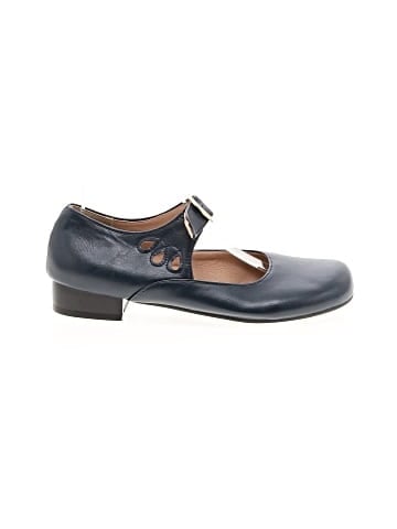 Unbranded Flats (view 1)