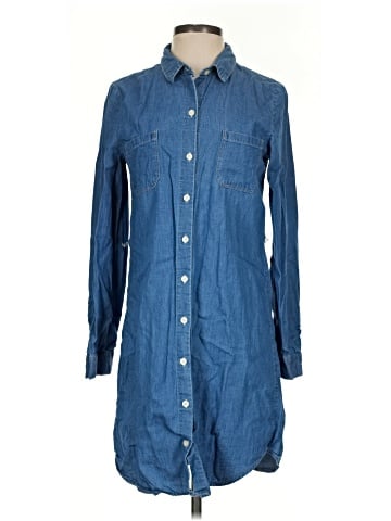 Old Navy Long Sleeve Button-Down Shirt (view 1)