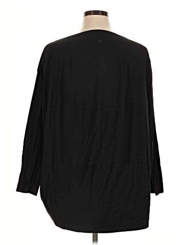 Lululemon Athletica 3/4 Sleeve T-Shirt (view 2)