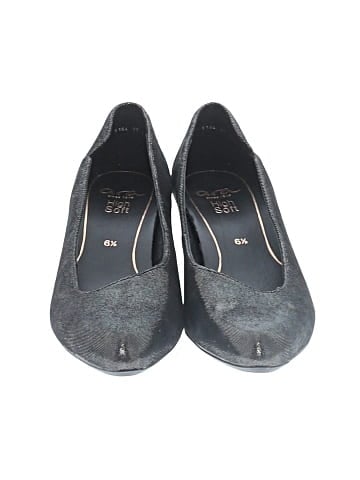 Ara Heels (view 2)