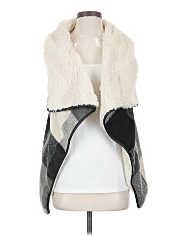 Me Jane Faux Fur Vest (view 1)