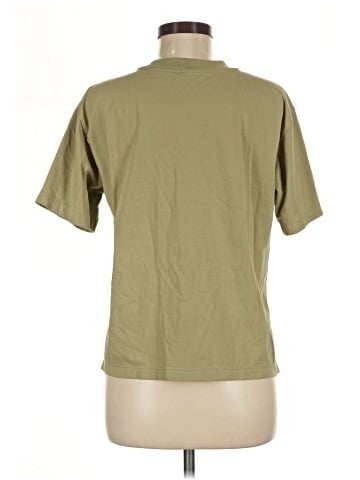Uniqlo Short Sleeve T-Shirt (view 2)