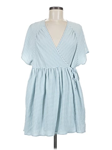 Urban Outfitters Casual Dress (view 1)
