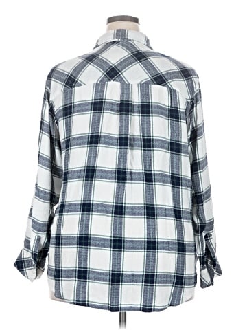 Lane Bryant Long Sleeve Button-Down Shirt (view 2)