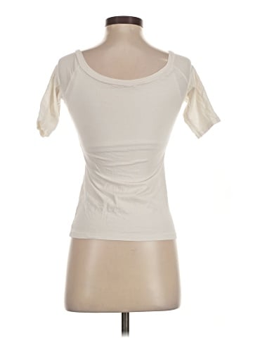 Uniqlo Short Sleeve T-Shirt (view 2)