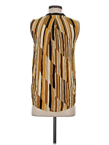 Massimo Dutti Sleeveless Button-Down Shirt (view 2)