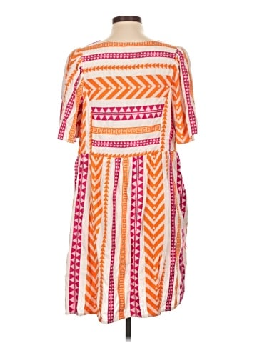 Old Navy Casual Dress (view 2)