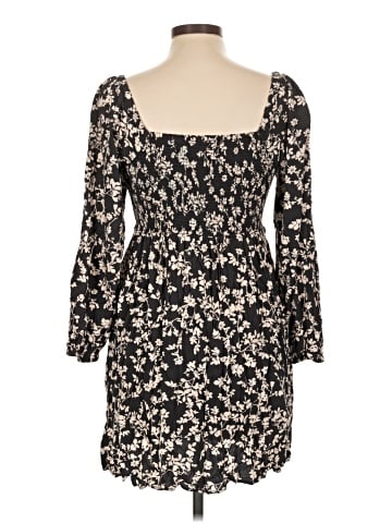 Old Navy Casual Dress (view 2)