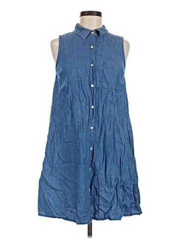 Old Navy Sleeveless Button-Down Shirt (view 1)