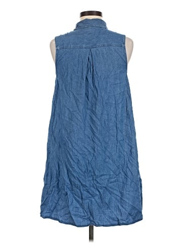 Old Navy Sleeveless Button-Down Shirt (view 2)