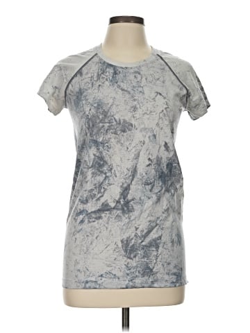 Lululemon Athletica Short Sleeve T-Shirt (view 1)