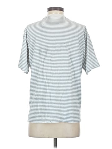 Uniqlo Short Sleeve T-Shirt (view 2)