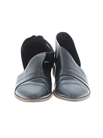 Universal Thread Flats (view 2)