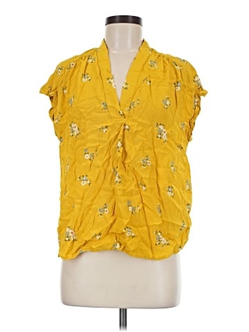 Gap Sleeveless Button-Down Shirt (view 1)