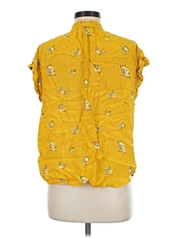 Gap Sleeveless Button-Down Shirt (view 2)