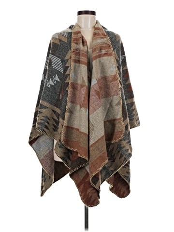 Lovestitch Poncho (view 1)