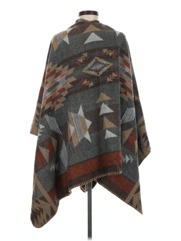 Lovestitch Poncho (view 2)