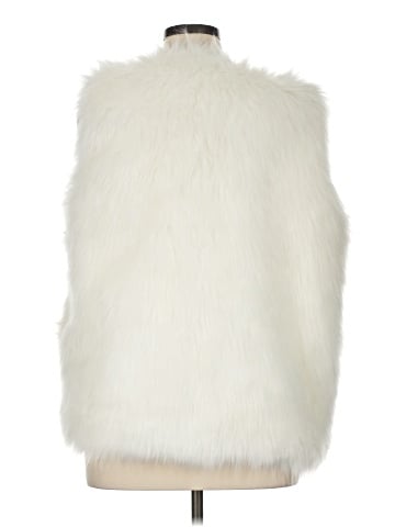 Time and Tru Faux Fur Vest (view 2)