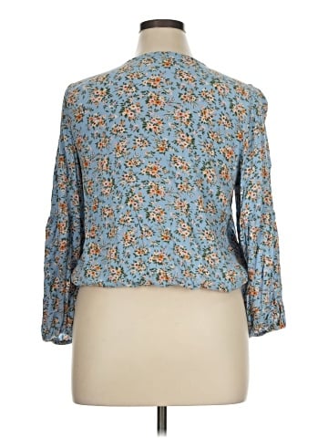 American Eagle Outfitters 3/4 Sleeve Blouse (view 2)