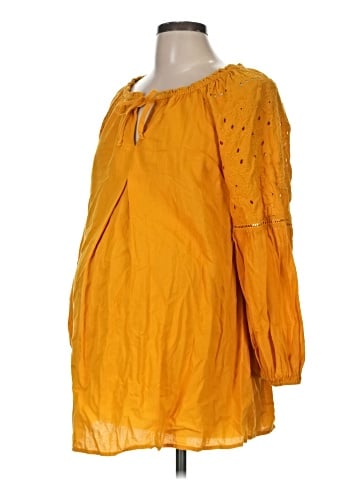 Old Navy - Maternity 3/4 Sleeve Blouse (view 1)