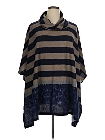 Chicue Poncho (view 1)