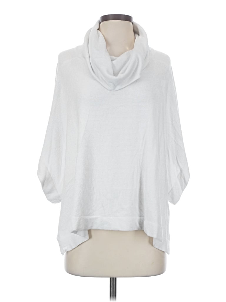 Pre-owned Barefoot Dreams Poncho In White