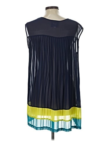 Romeo & Juliet Couture Casual Dress (view 2)