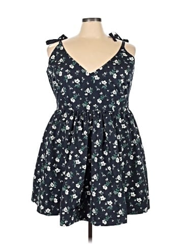 Old Navy Casual Dress (view 1)