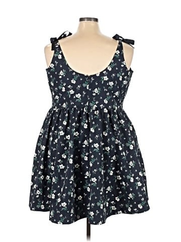 Old Navy Casual Dress (view 2)