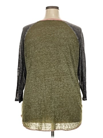 Maurices 3/4 Sleeve T-Shirt (view 2)